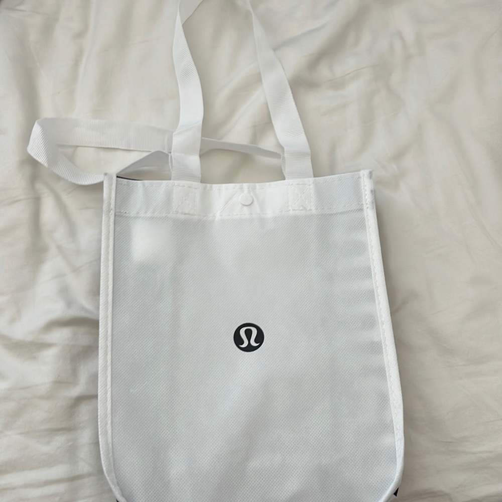 Lululemon tote bag